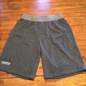 Men’s large Under Armour light sweatpants shorts